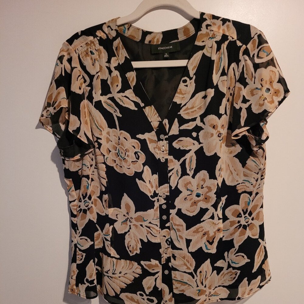 Jones Wear Short Sleeve Button Down Size 16